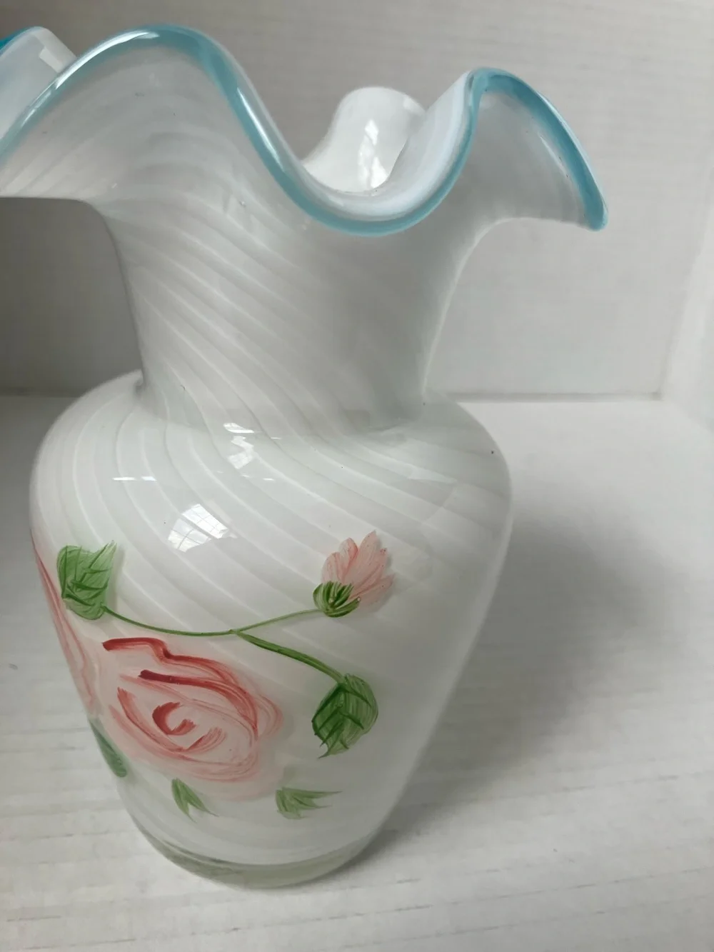 Hand-Painted White Pink Rose Floral Glass Vase with Blue Scalloped Rim‎ 6” Vtg